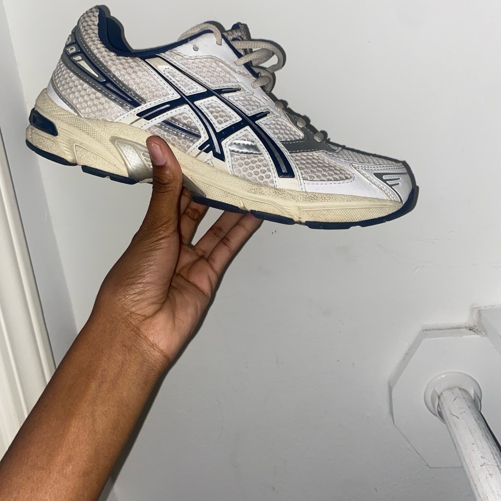 Woman shoes, lightly worn!